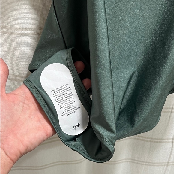 Swimsuit - Picture 5 of 6